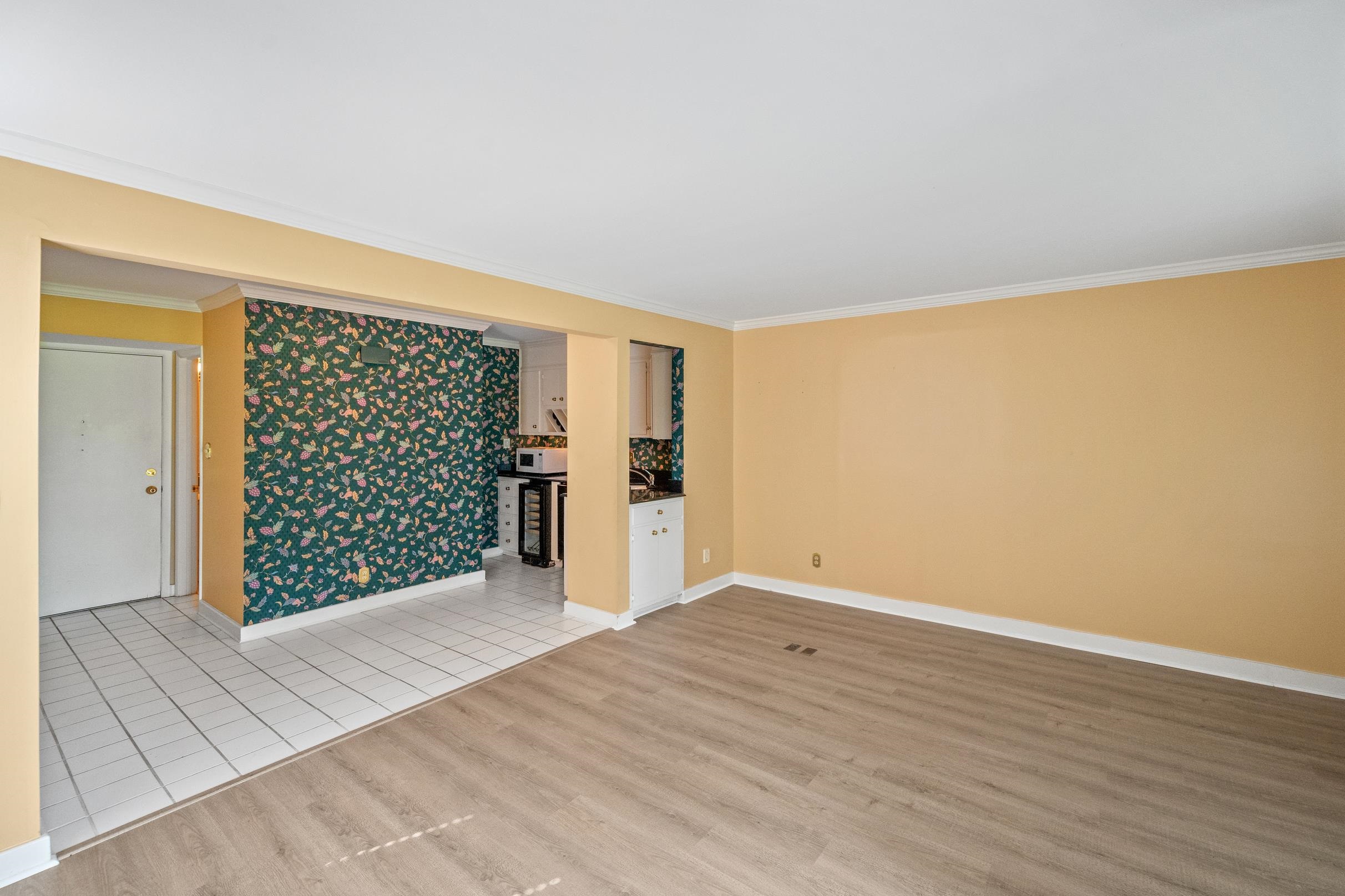101 Golf Terrace, Unit 1A101 Daphne, AL 36526 - Photo 5 of 34 Living Room