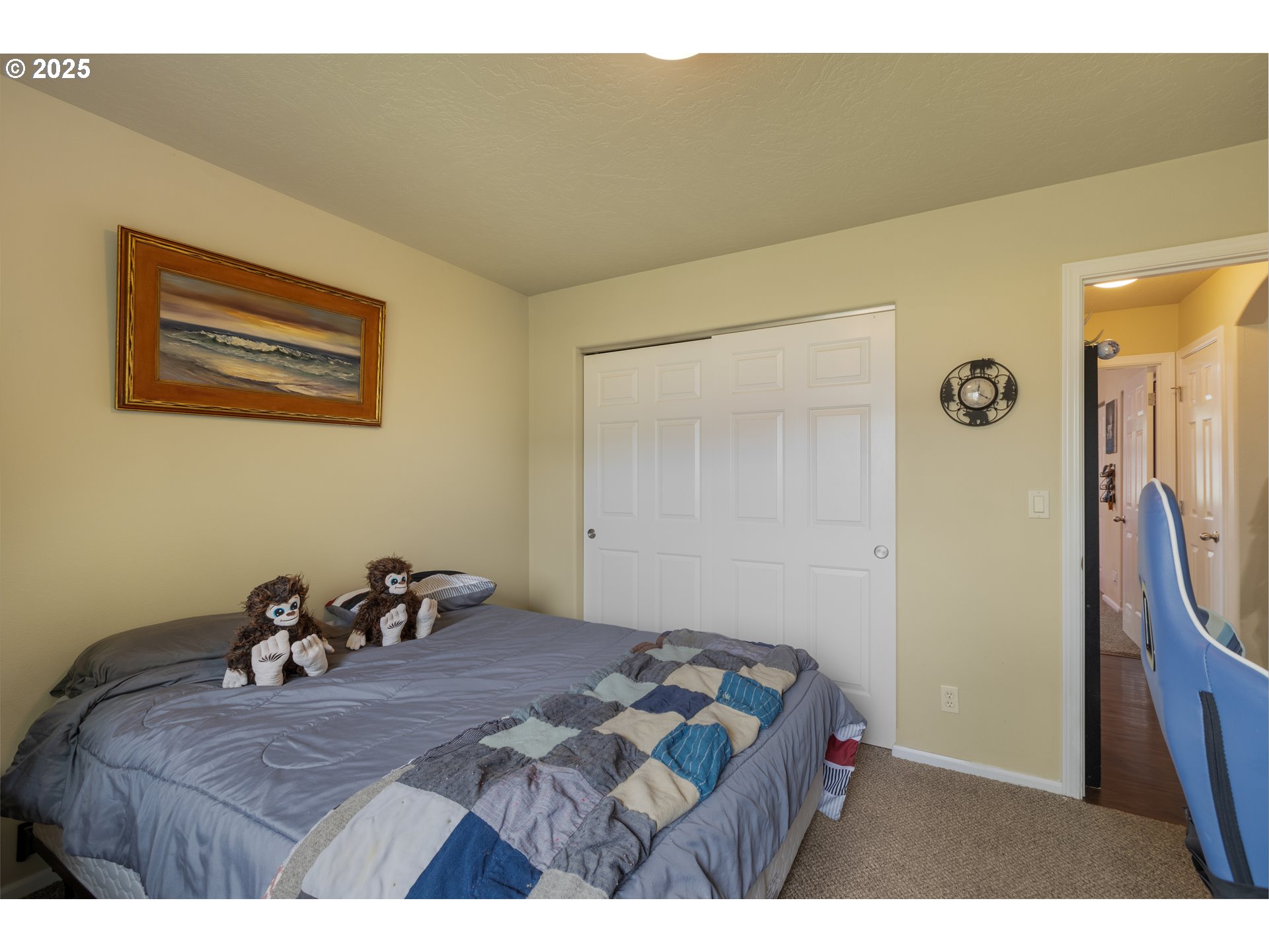 335 Gentry Loop Myrtle Creek, OR 97457 - Photo 27 of 41 a bed room with a bed