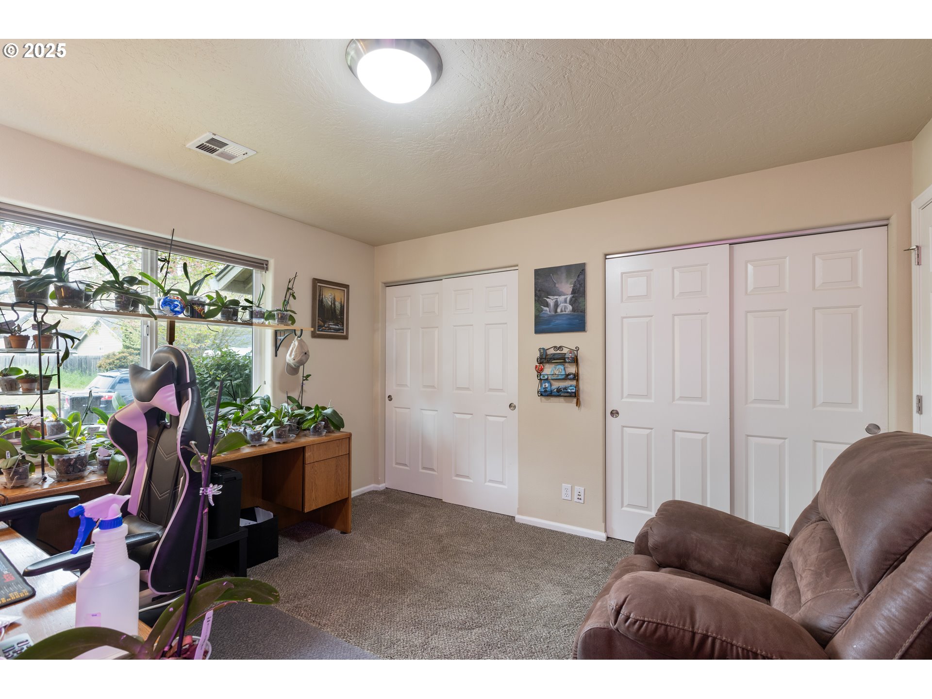 335 Gentry Loop Myrtle Creek, OR 97457 - Photo 30 of 41 a living room with furniture a dining table and a potted plant