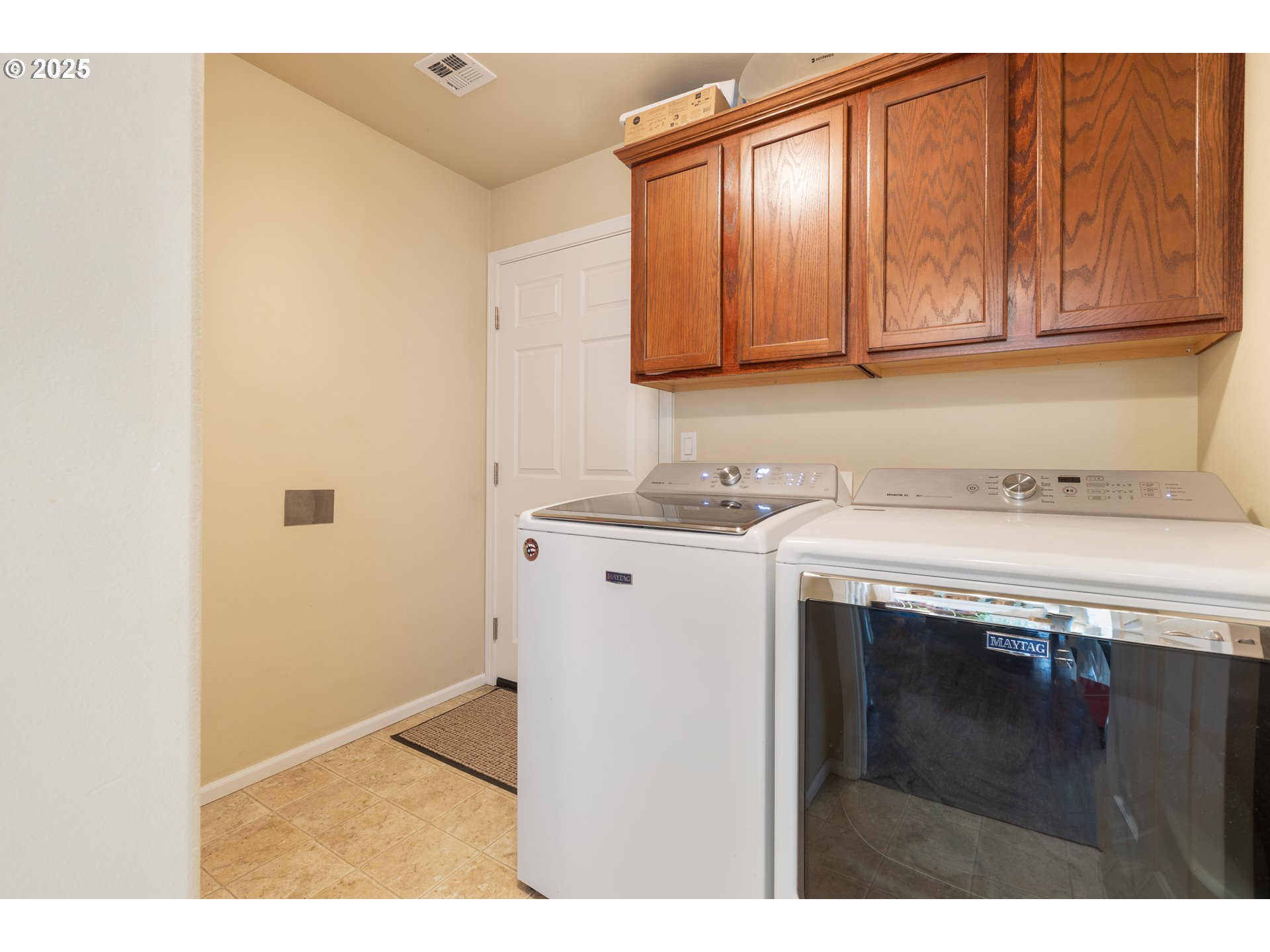 335 Gentry Loop Myrtle Creek, OR 97457 - Photo 32 of 41 a utility room with dryer and washer