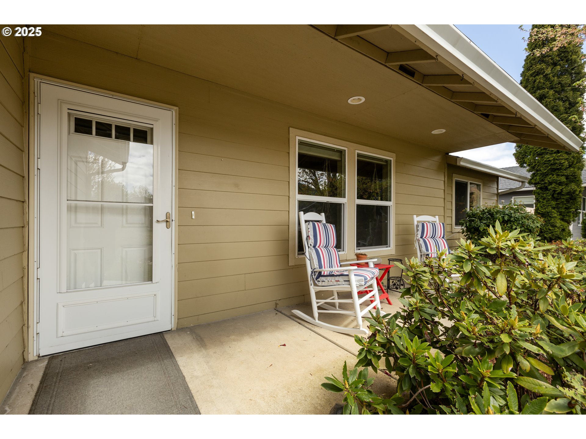 335 Gentry Loop Myrtle Creek, OR 97457 - Photo 4 of 41 a backyard of a house with table and chairs