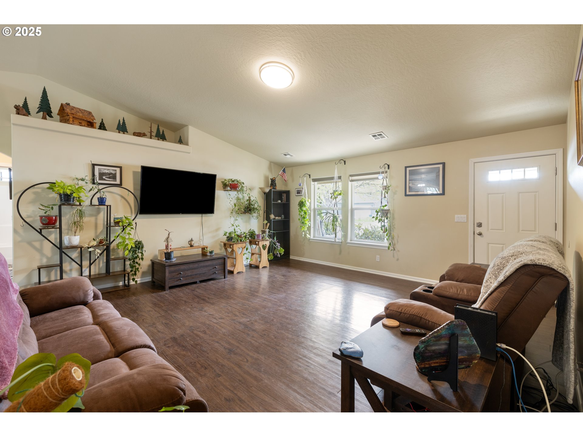 335 Gentry Loop Myrtle Creek, OR 97457 - Photo 6 of 41 a living room with furniture and a flat screen tv
