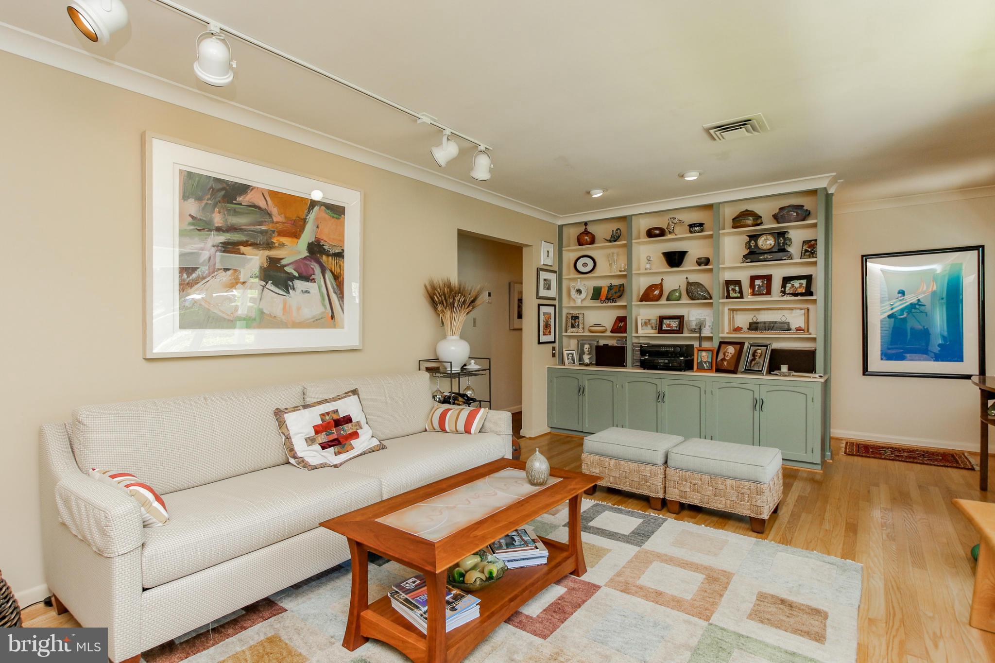 13421 Blenfield Road Phoenix, MD 21131 - Photo 5 of 30 Living Room
