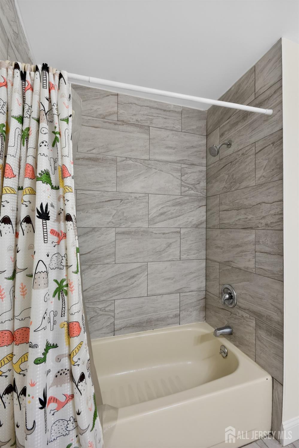 111 Keystone Court, Unit A Woodbridge, NJ 07095 - Photo 25 of 30