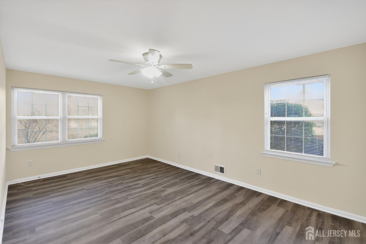 111 Keystone Court, Unit A Woodbridge, NJ 07095 - Photo 3 of 30