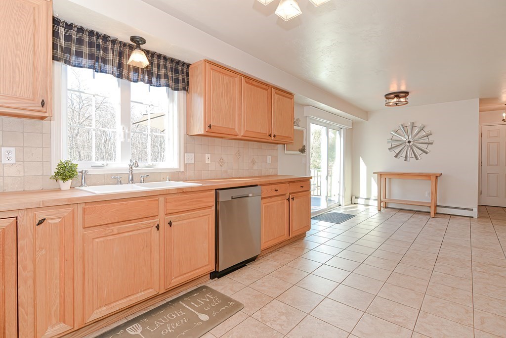 77 Old Webster Road Oxford, MA 01540 - Photo 6 of 39 Gallery Image 6
