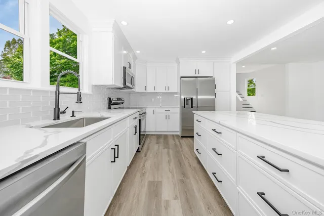 $689,000 | 24 Calvert Avenue, West Babylon, NY 11704