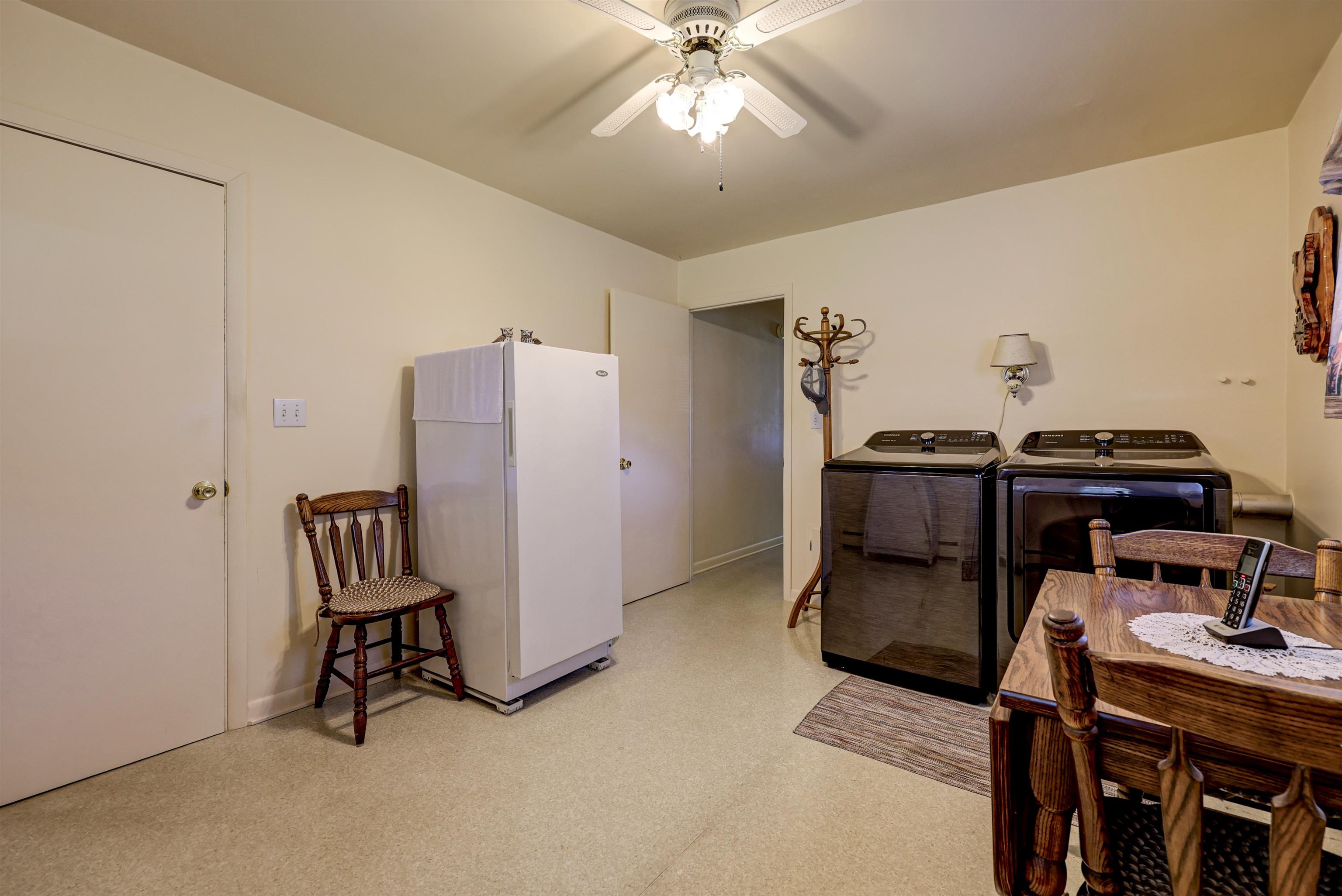 2068 Point Comfort Road Oshkosh, WI 54902 - Photo 14 of 44 Gallery Image 14