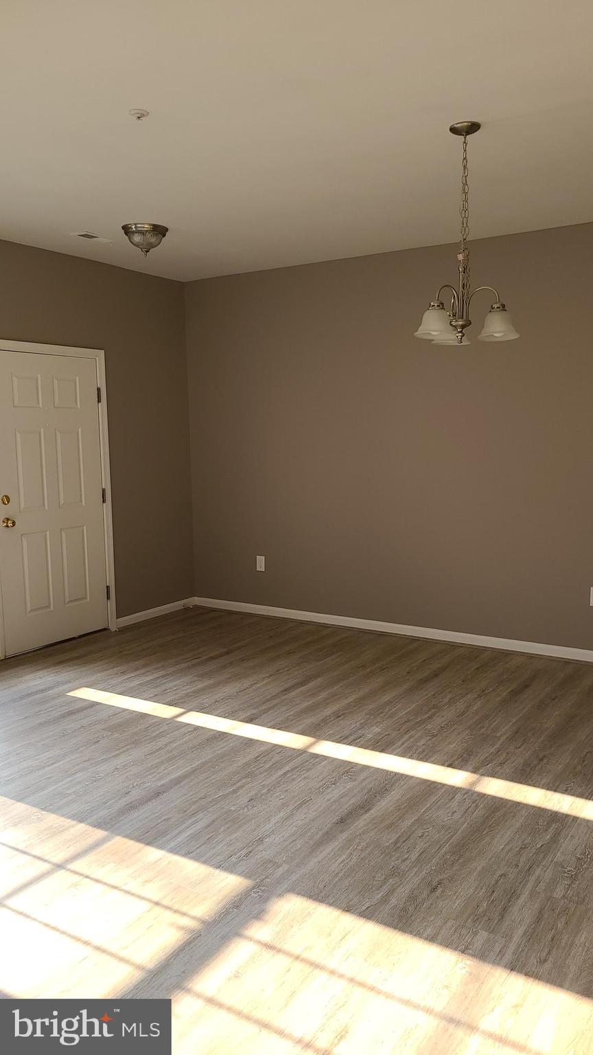2009 Cooper Point Court Odenton, MD 21113 - Photo 3 of 29 Gallery Image 3