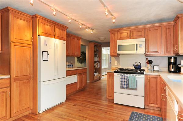 30 Farm Hill Road Wrentham, MA 02093 - Photo 9 of 20