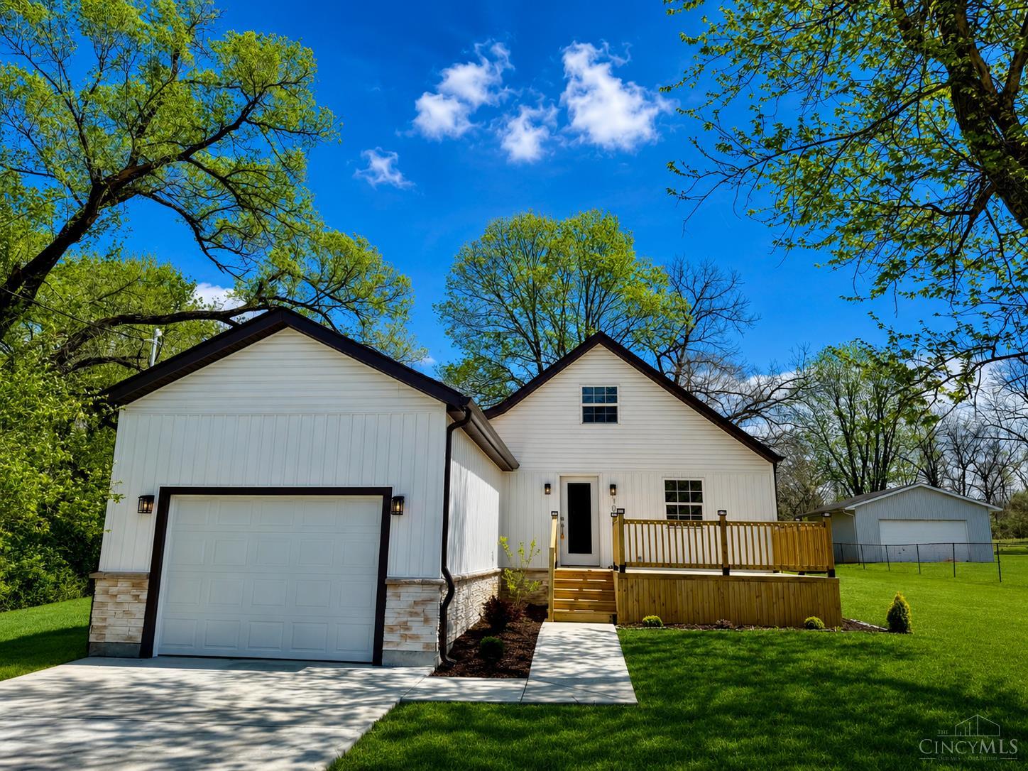 1038 Davis Road Hamilton, OH 45013 - Photo 1 of 42
