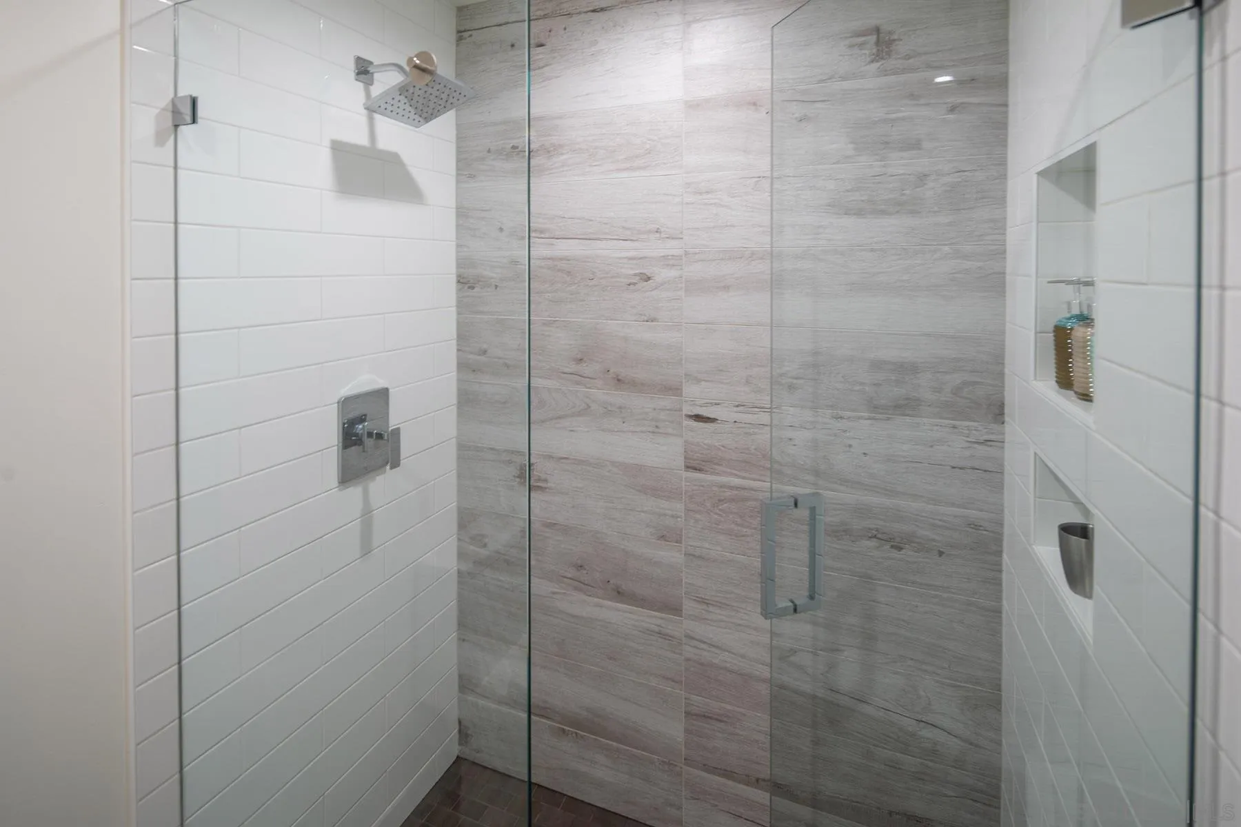 307 La Mesa Avenue Encinitas, CA 92024 - Photo 17 of 33 a bathroom with a shower