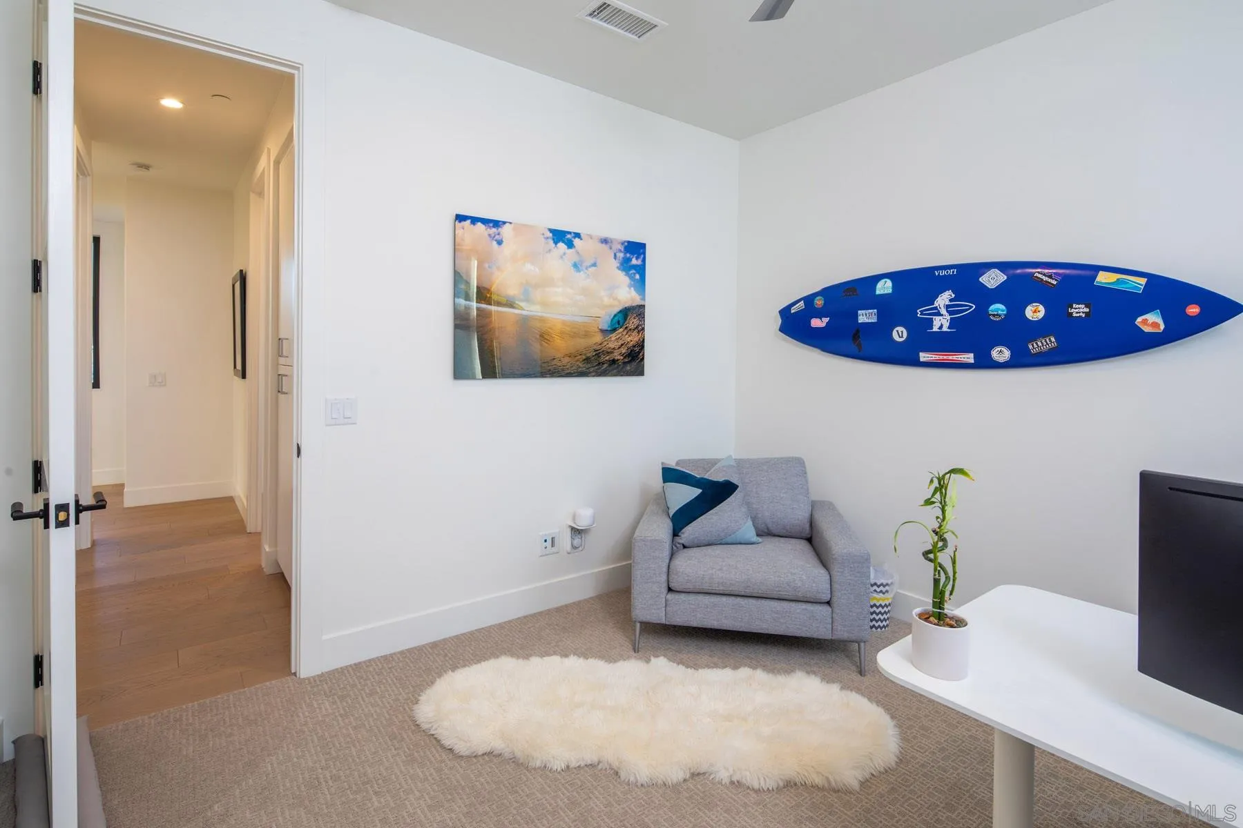 307 La Mesa Avenue Encinitas, CA 92024 - Photo 19 of 33 a living room with furniture and a couch