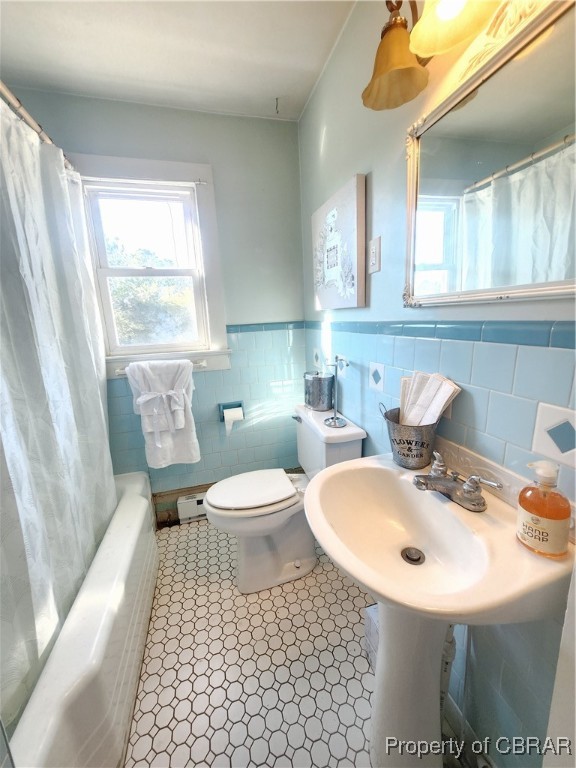 10013 Bonniville Road Hayes, VA 23072 - Photo 14 of 27 1st Floor full bath with tub/shower and linen closet