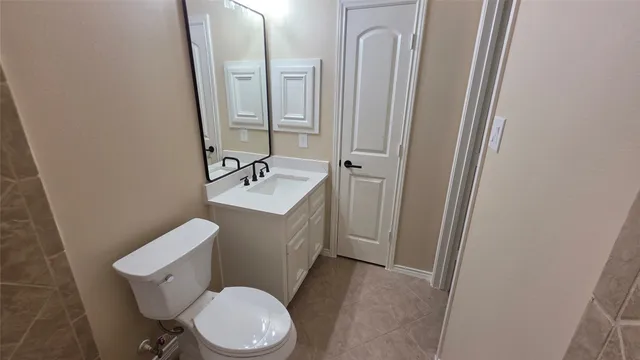 a view of a backyard with pathway