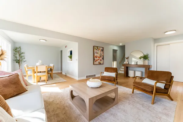 $414,995 | 2205 Country Knoll Lane, Elgin, IL 60123