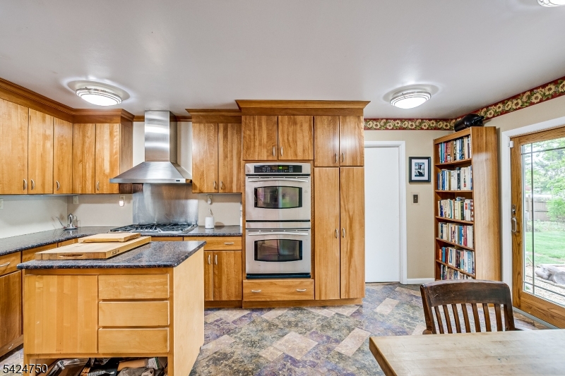 27 Landry Road Somerset, NJ 08873 - Photo 12 of 26