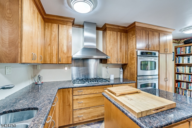 27 Landry Road Somerset, NJ 08873 - Photo 14 of 26