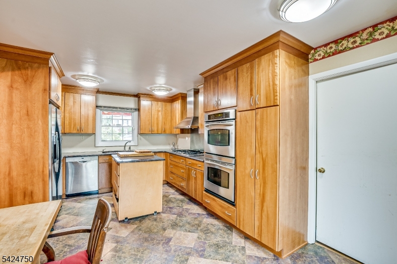 27 Landry Road Somerset, NJ 08873 - Photo 10 of 26