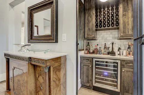 $1,695,000 | 5655 Locke Lane, Houston, TX 77056