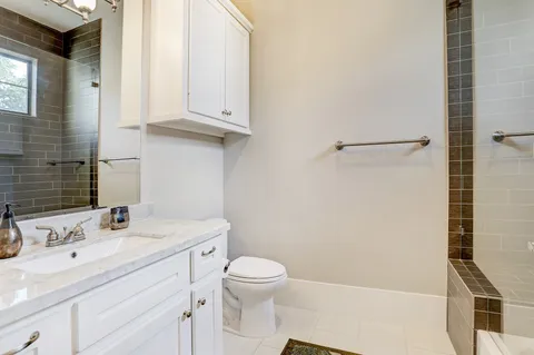 $1,695,000 | 5655 Locke Lane, Houston, TX 77056