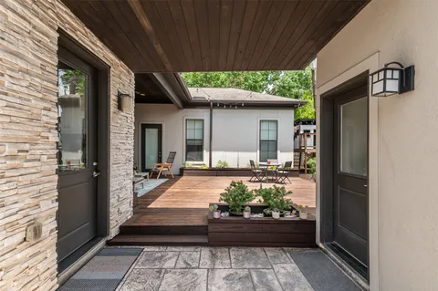 $1,695,000 | 5655 Locke Lane, Houston, TX 77056