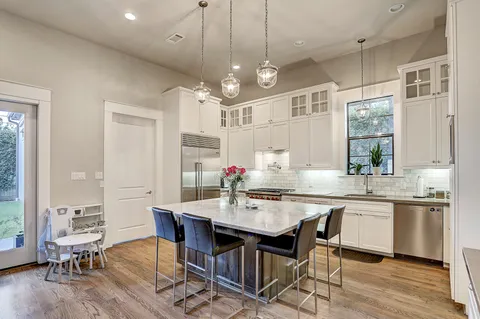 $1,695,000 | 5655 Locke Lane, Houston, TX 77056