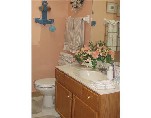 191 Barrington Ridge Delmont, PA 15626 - Photo 10 of 16 Full Bath. Main bathroom w/ skylight