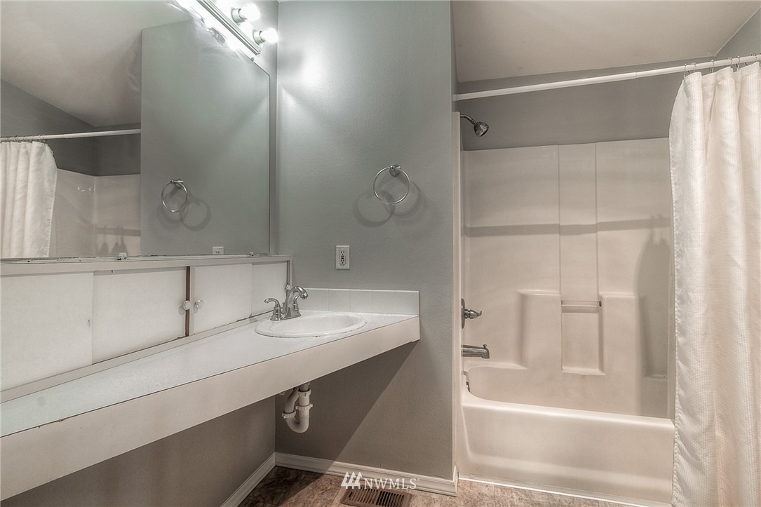 640 Index Avenue Northeast Renton, WA 98056 - Photo 13 of 16 Gallery Image 13