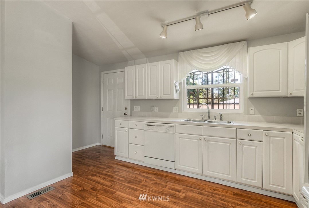 640 Index Avenue Northeast Renton, WA 98056 - Photo 7 of 16 Gallery Image 7