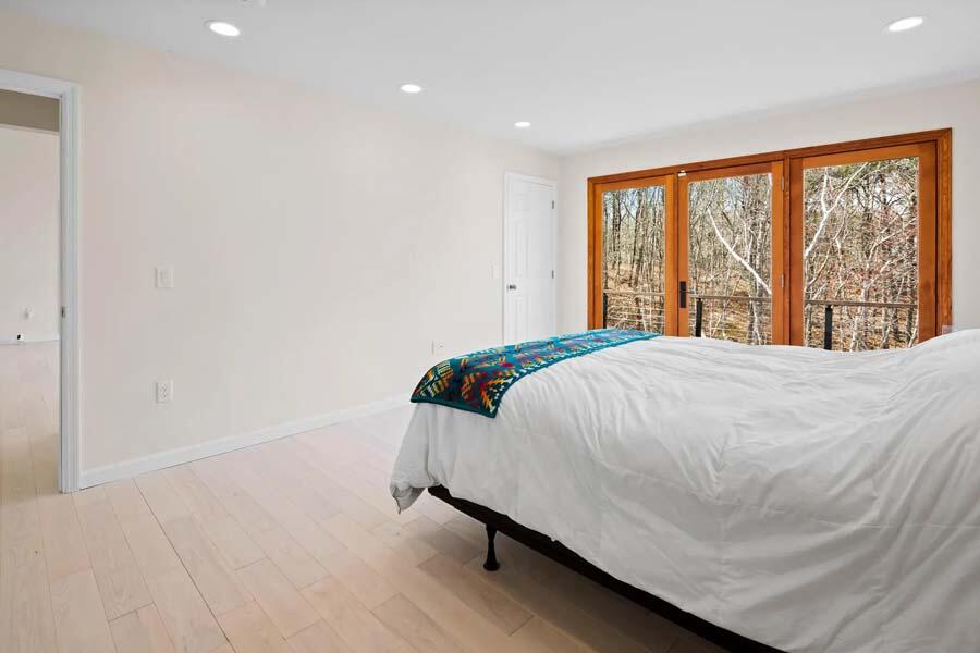 135 Old Truro Road Wellfleet, MA 02667 - Photo 23 of 38 a bed sitting in a bedroom next to a window