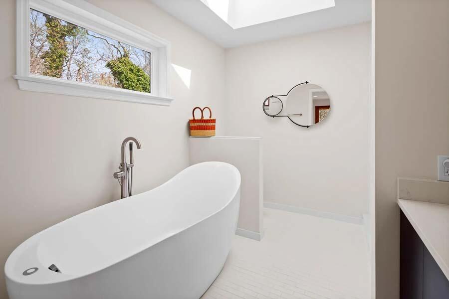 135 Old Truro Road Wellfleet, MA 02667 - Photo 9 of 38 a bathroom with a bathtub and a window