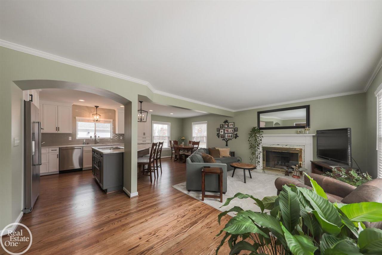 1560 Torrey Road Grosse Pointe, MI 48236 - Photo 10 of 35 50066940-9.JPG