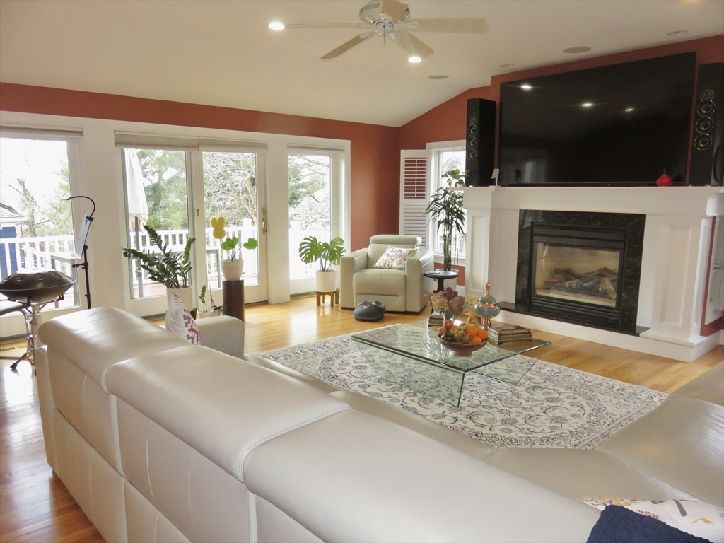 35 Lovell Road Watertown, MA 02472 - Photo 5 of 36