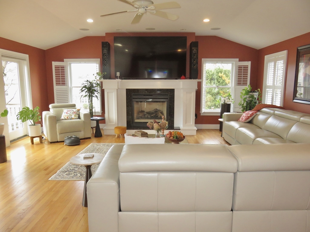 35 Lovell Road Watertown, MA 02472 - Photo 6 of 36