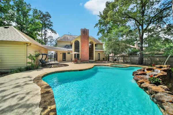 $790,000 | 25 Cascade Springs Place, The Woodlands, TX 77381