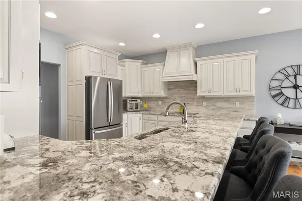 $1,150,000 | 18028 Bayview Lane, Rocky Mount, MO 65072