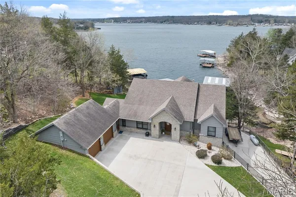 $1,150,000 | 18028 Bayview Lane, Rocky Mount, MO 65072