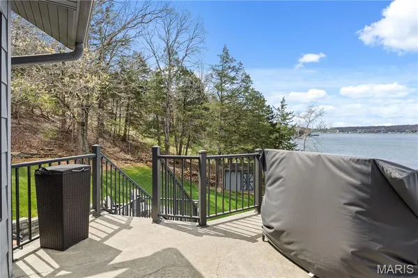 $1,150,000 | 18028 Bayview Lane, Rocky Mount, MO 65072