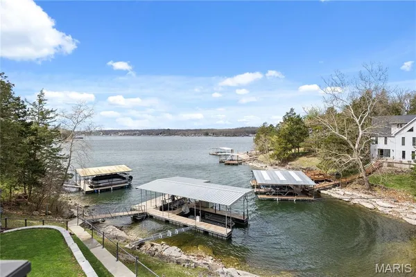 $1,150,000 | 18028 Bayview Lane, Rocky Mount, MO 65072