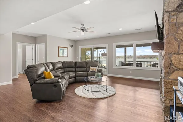 $1,150,000 | 18028 Bayview Lane, Rocky Mount, MO 65072