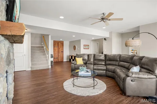 $1,150,000 | 18028 Bayview Lane, Rocky Mount, MO 65072