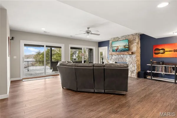 $1,150,000 | 18028 Bayview Lane, Rocky Mount, MO 65072
