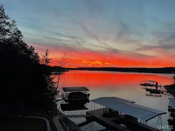 $1,150,000 | 18028 Bayview Lane, Rocky Mount, MO 65072