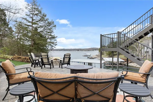 $1,150,000 | 18028 Bayview Lane, Rocky Mount, MO 65072