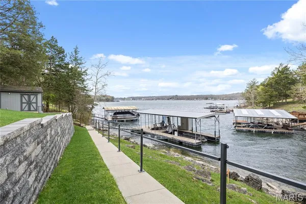 $1,150,000 | 18028 Bayview Lane, Rocky Mount, MO 65072