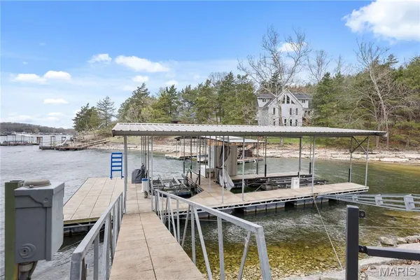 $1,150,000 | 18028 Bayview Lane, Rocky Mount, MO 65072