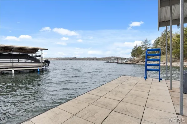 $1,150,000 | 18028 Bayview Lane, Rocky Mount, MO 65072