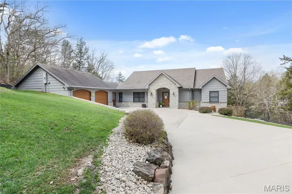 $1,150,000 | 18028 Bayview Lane, Rocky Mount, MO 65072