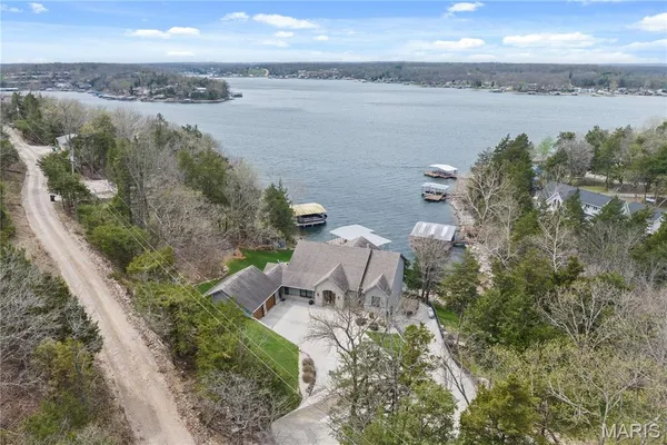 $1,150,000 | 18028 Bayview Lane, Rocky Mount, MO 65072